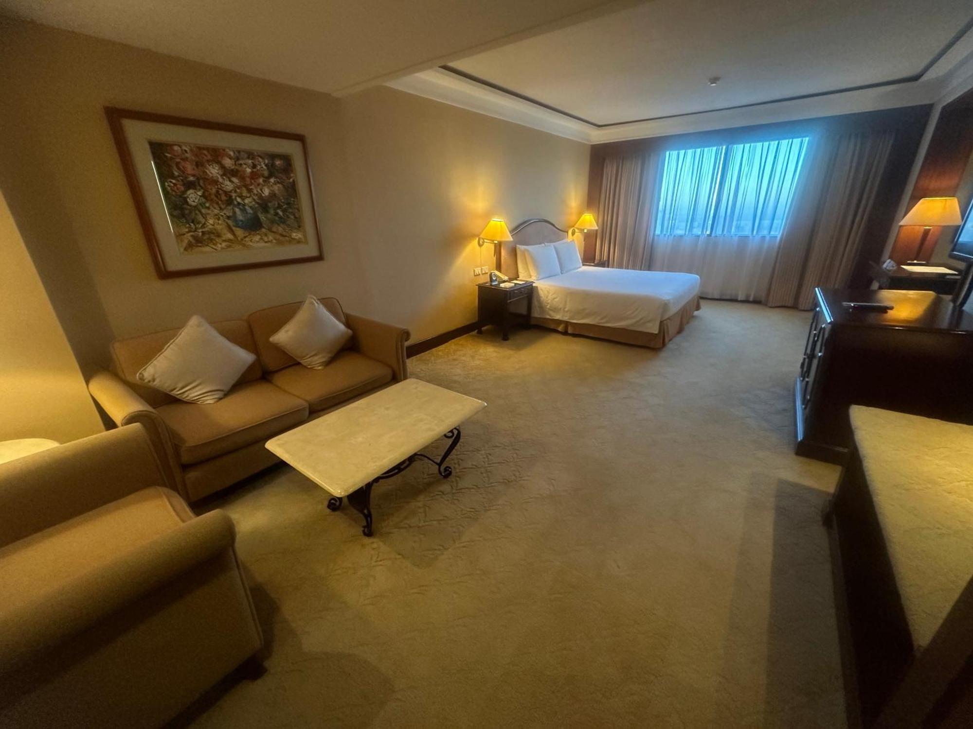 Отель Marco Polo Plaza Себу Экстерьер фото A suite at the hotel